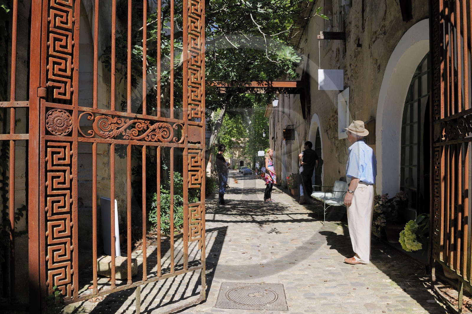 France, Hérault (34), Villeneuvette, ancienne manufacture royale, la Grand-Rue et ses batiments du 17ème siècle