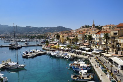 France, Haute-Corse (2B), Calvi, le vieux port et le quai Landry