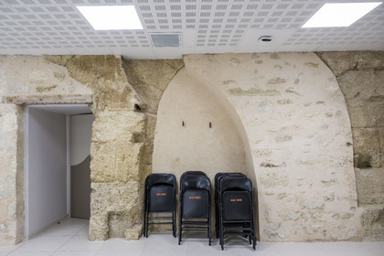 France, Vaucluse (84), Orange, partie haute de la porte de l'ancien Forum romain aujourd'hui intégrée dans un batiment du conservatoire d'Orange