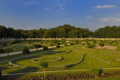 France, Indre-et-Loire (37), jardin à la française du château de Chenonceau édifié de 1513 à 1521 de style Renaissance
