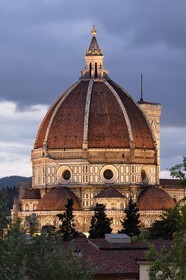 Italie, Toscane, Florence, centre historique classé Patrimoine Mondial de l'UNESCO, le Duomo Santa Maria del Fiore au crépuscule