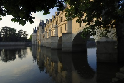 France, Indre-et-Loire (37), château de Chenonceau de style Renaissance qui enjambe le Cher, édifié de 1513 à 1521