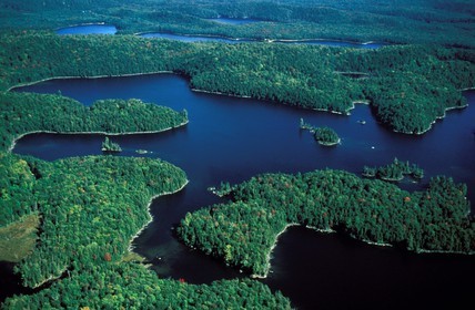 Canada, province de Québec, lacs et forêts des Hautes Laurentides (vue aérienne)