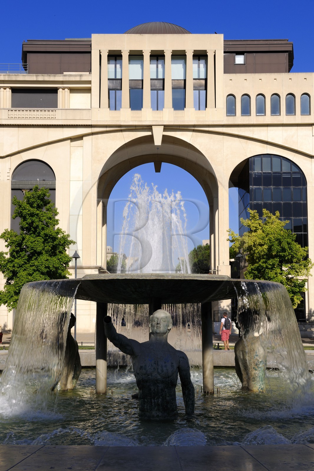 France, Hérault (34), Montpellier, quartier Antigone de l'architecte Ricardo Bofill, fontaine place de Thessalie