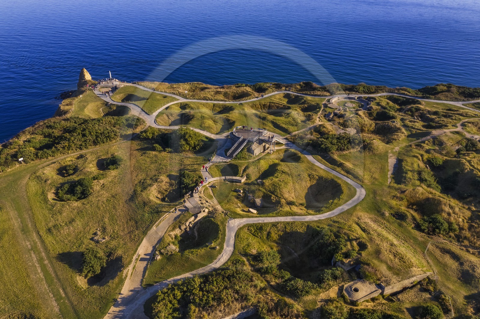 France, Calvados (14), Cricqueville-en-Bessin, la Pointe du Hoc, ruines des fortifications allemandes et les trous d'obus du débarquement du 6 juin 1944 lors de la seconde guerre mondiale (vue aérienne)