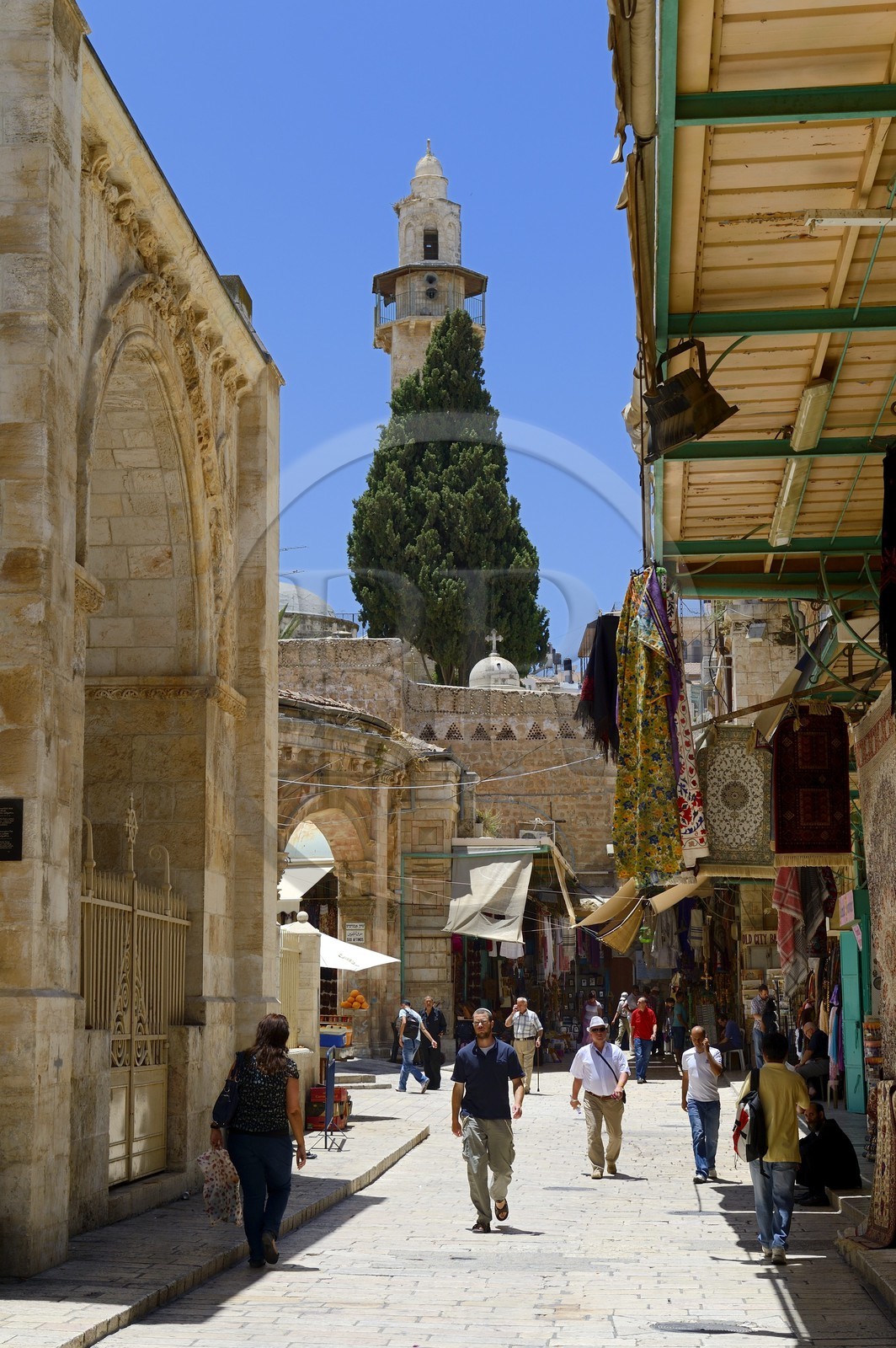 Israel, Jérusalem, ville sainte, vieille-ville classée Patrimoine Mondial de l'UNESCO, quartier chrétien, rue Saint Helena menant au bazar Muristan et à la mosquée d'Omar