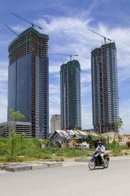 Vietnam, Hanoï, quartier de Cau Giay, le Keangnam Hanoi Landmark Tower est le plus haut gratte-ciel du pays de 336m sur Pham Hung Boulevard