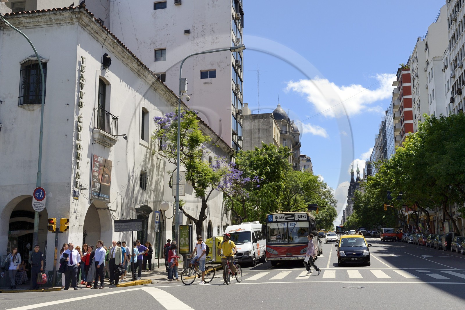 Argentine, Buenos Aires, avenida Belgrano et le theatre Colonial