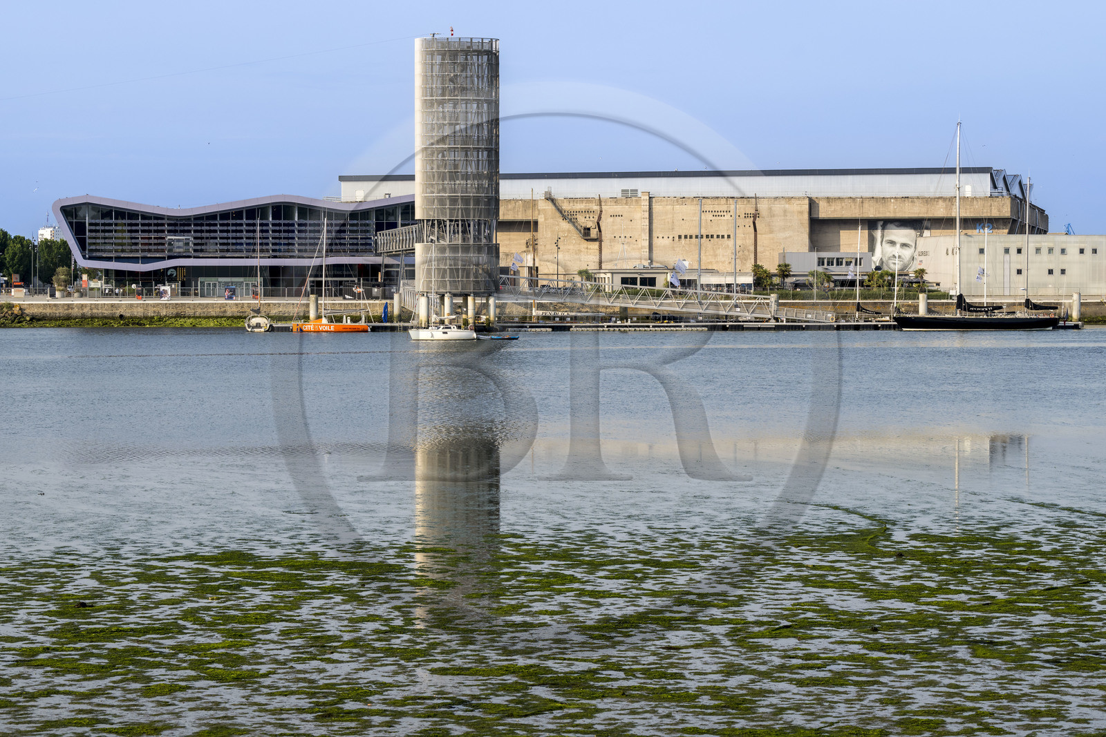 France, Morbihan (56), Lorient, Lorient La Base, ancienne base de sous-marins construite par les Allemands durant la Seconde Guerre mondiale,  Cité de la Voile Eric Tabarly