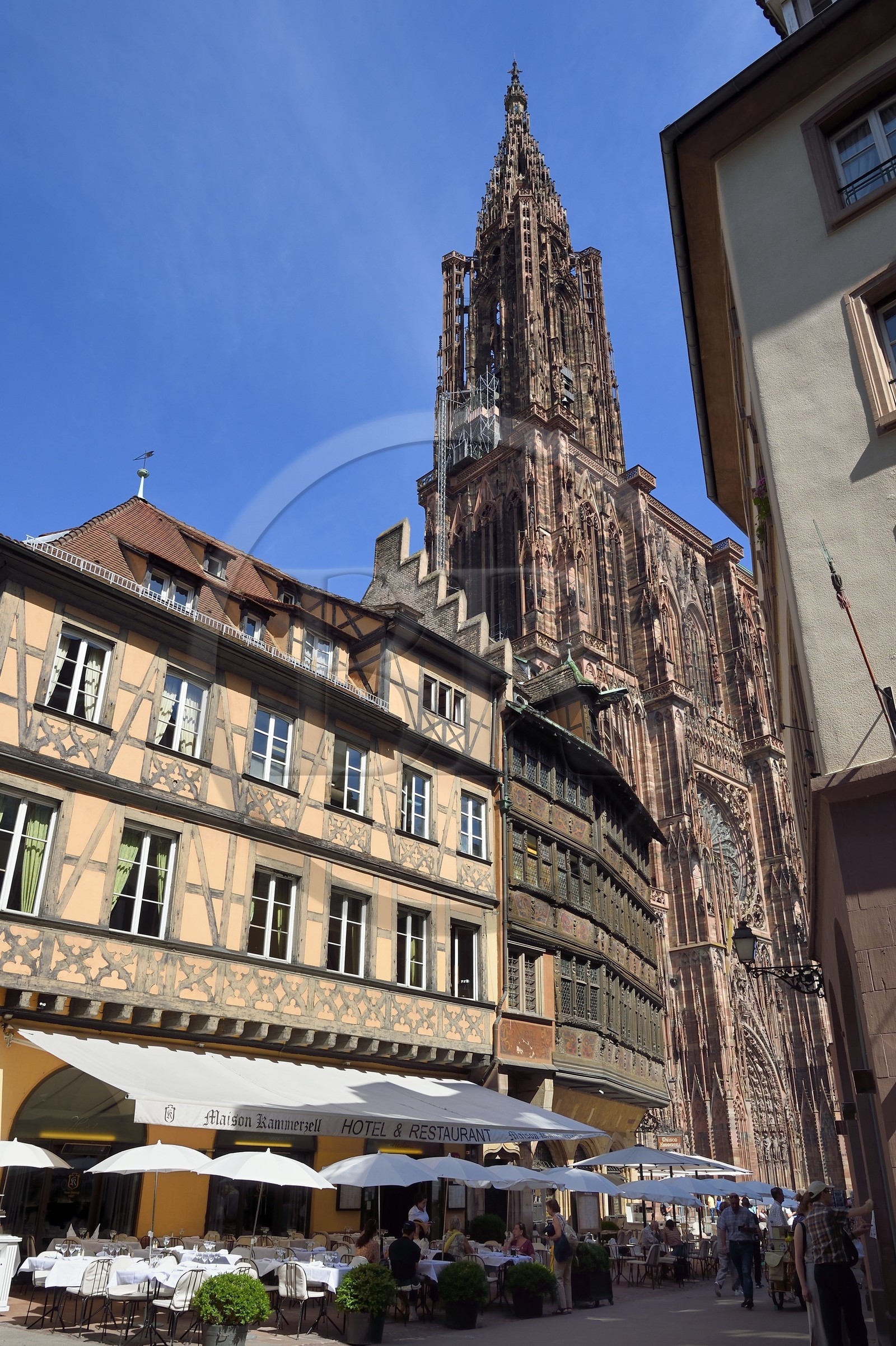 France, Bas-Rhin (67), Strasbourg, vieille ville classée au Patrimoine Mondial de l'UNESCO, la Maison Kammerzell et la cathédrale Notre-Dame