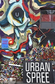 Allemagne, Berlin, RAW Tempel, haut lieu de l’art libre et urbain entre Revaler Strasse et les voies de chemin de fer de la station Warschauer Strasse, atelier d'artiste dans l'espace alternatif Urban Spree