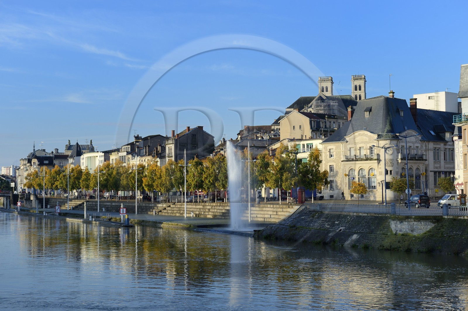 France, Meuse (55), Verdun, le quai de Londres et la cathédrale en arrière plan