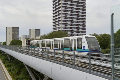 France, Ille-et-Vilaine, Rennes, automatic subway arriving at La Poterie station
