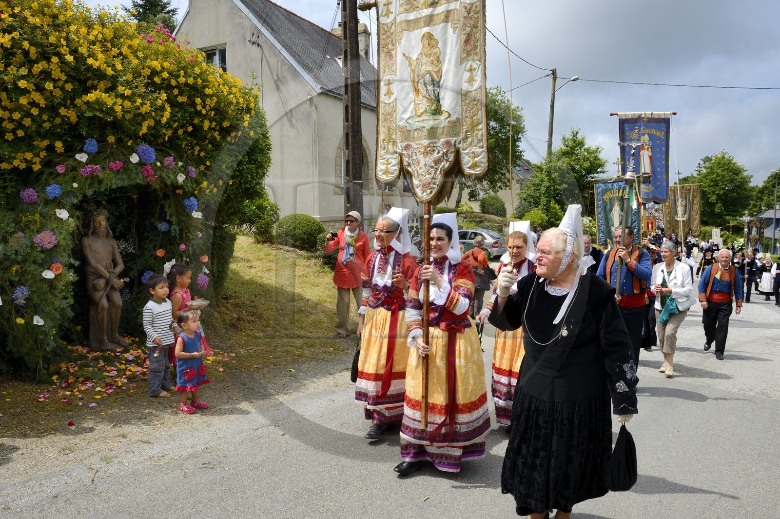 France, Finistere, Locronan, procession of the small Tromenie
