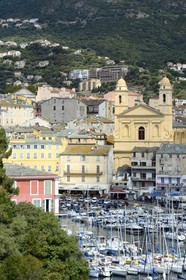 France, Haute-Corse (2B), Bastia, le Vieux-Port dominé par l'église Saint-Jean-Baptiste
