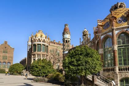 Espagne, Catalogne, Barcelone, quartier d'El Guinardo, ancien Hospital de la Santa Creu i de Sant Pau classé Patrimoine Mondial de l'UNESCO, de style moderniste par l'architecte Domenech i Montaner, aujourd'hui un musée et un centre culturel, il était composé de pavillons reliés par des souterrains