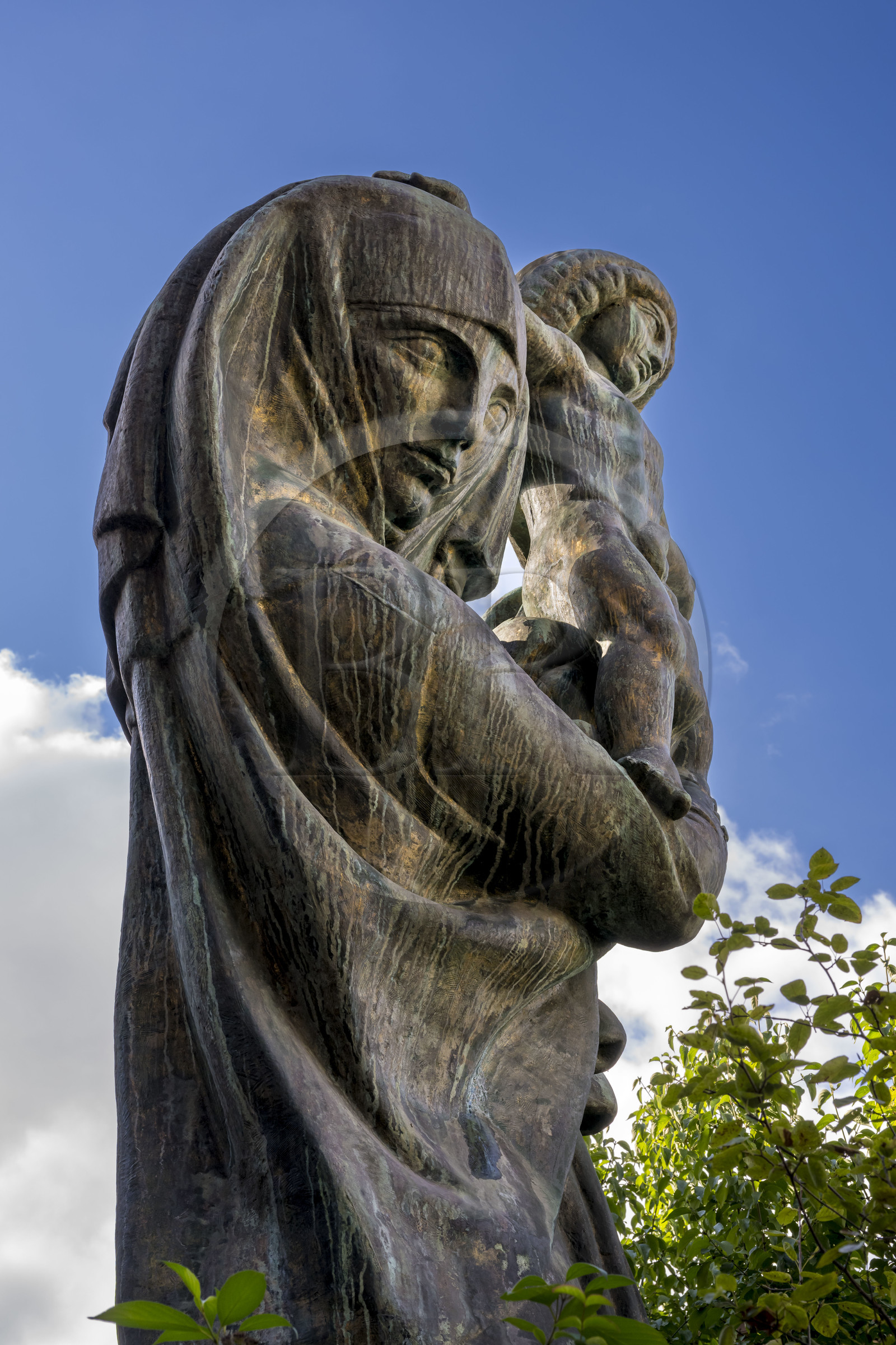 France, Paris (75), le musée du sculpteur Antoine Bourdelle, jardin intérieur, Vierge à l'offrande (bronze)