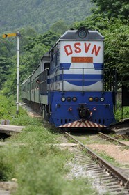 Vietnam, train réservé aux commerçants et leurs marchandises entre Hanoi à Along, la locomotive