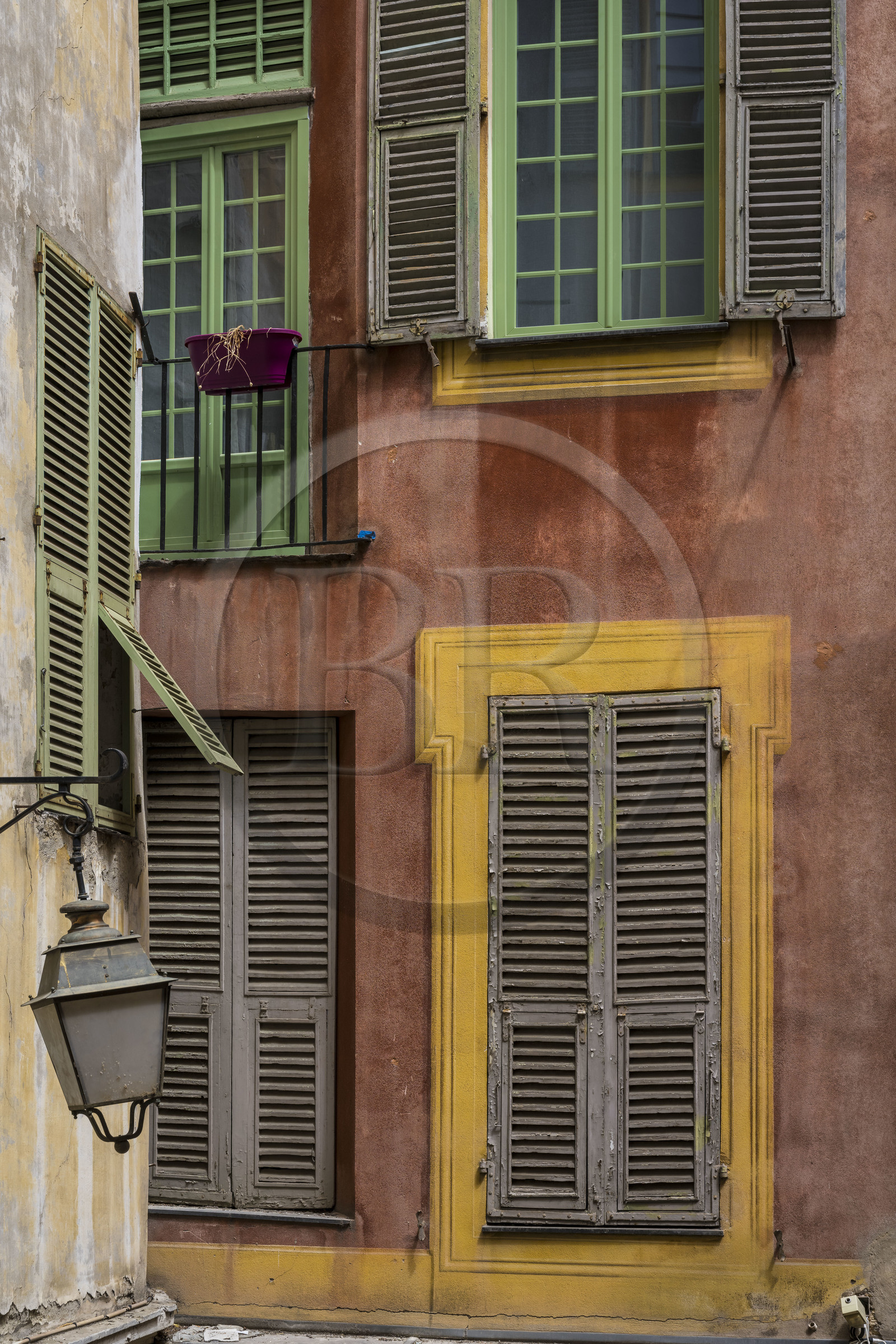 France, Alpes-Maritimes (06), Nice classée Patrimoine Mondial de l'UNESCO, le Vieux Nice, immeuble de la Place Vieille