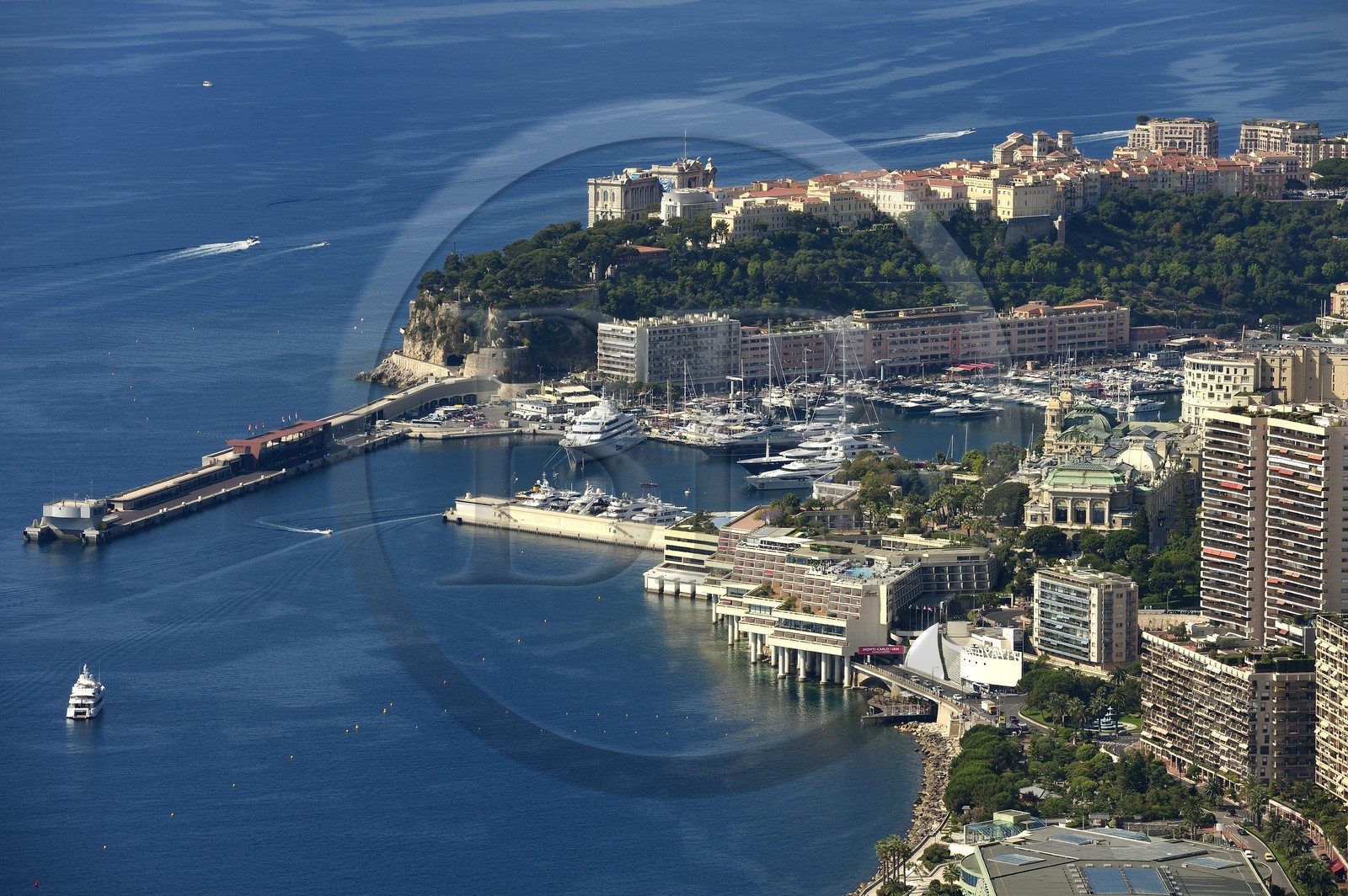 Principauté de Monaco, vue sur Monaco depuis la route de la Moyenne Corniche
