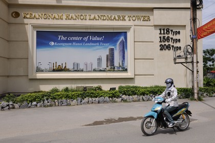Vietnam, Hanoï, quartier de Cau Giay, le Keangnam Hanoi Landmark Tower est le plus haut gratte-ciel du pays de 336m sur Pham Hung Boulevard