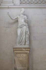 France, Bouches-du-Rhône (13), Arles, Hotel de Ville, la Vénus d'Arles (copie en platre) découverte en 1651 lors de la fouille des vestiges romains proches du théâtre antique, elle a inspiré la figure de l’Arlésienne à Frédéric Mistral