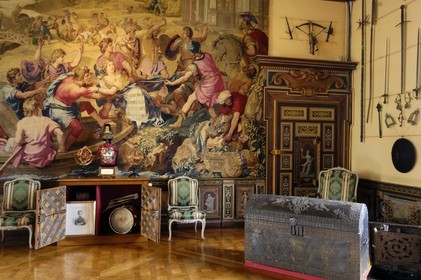 France, Loir-et-Cher (41), château de Cheverny, tapisserie de Flandre dans la salle d'armes