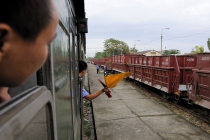 Vietnam, train de Lao Cai à Hanoï, arrivée en gare