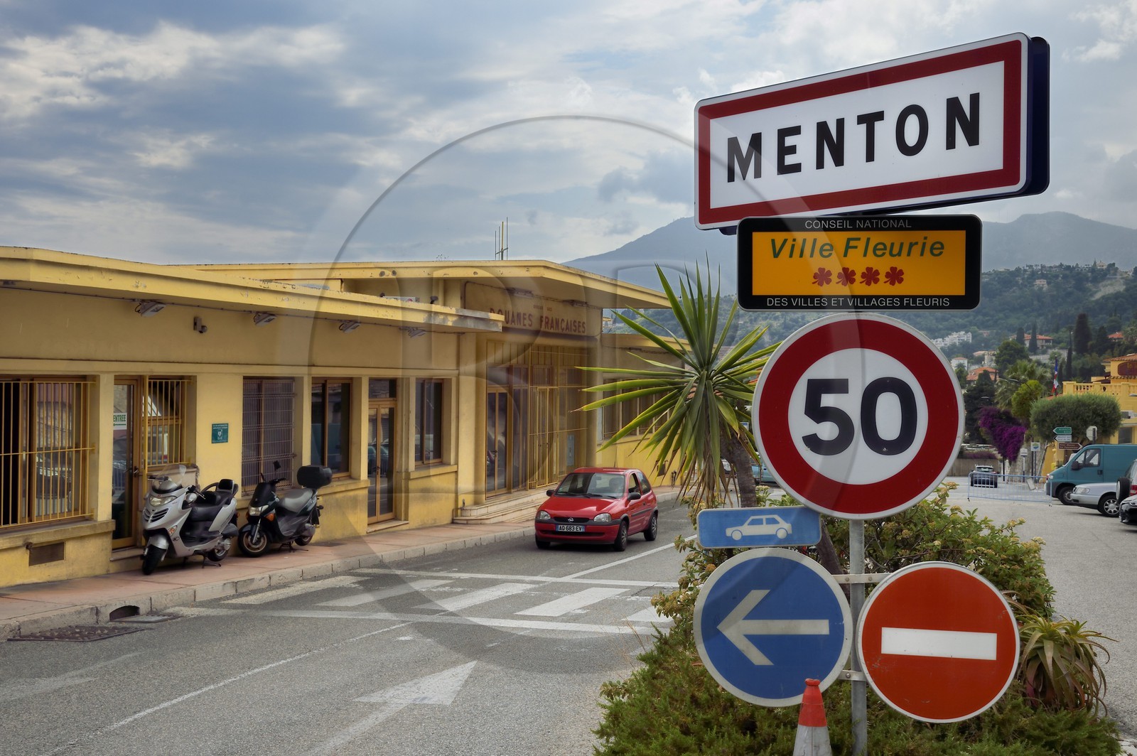 France, Alpes-Maritimes (06), Menton, le poste de douane du Pont Saint Louis rendu célèbre par le film de Gérard Oury Le Corniaud