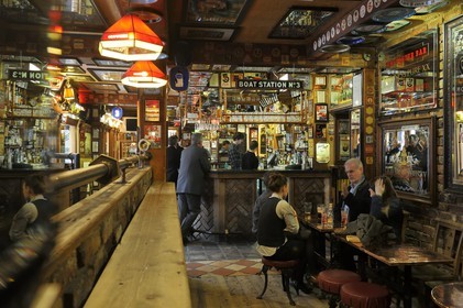 United Kingdom, Northern Ireland, Belfast, Cathedral Quarter, the traditional pub Duke Of York