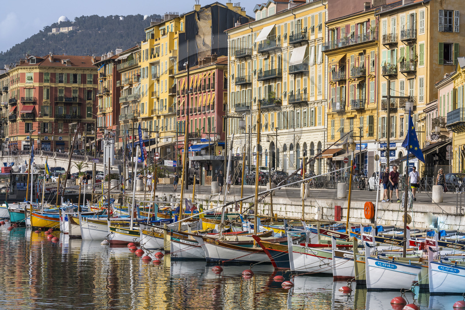 France, Alpes-Maritimes (06), Nice classée Patrimoine Mondial de l'UNESCO, le vieux port ou port Lympia, les pointus qui sont des bateaux de pêche traditionnels