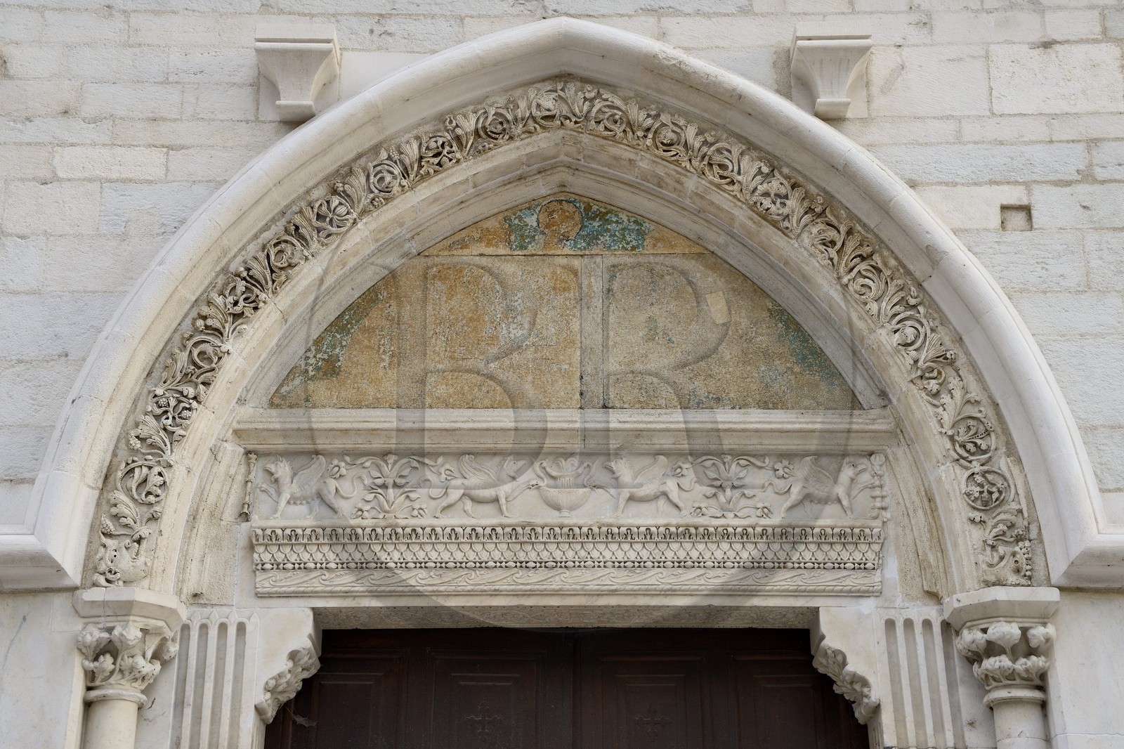 France, Isère (38), Vienne, la cathédrale Saint Maurice, détail du fronton du portail Nord