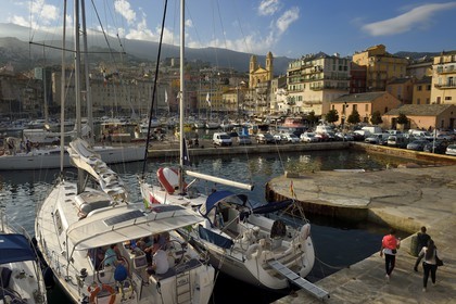 France, Haute-Corse (2B), Bastia, quartier de Terra-Vecchia, le Vieux-Port dominé par l'église Saint-Jean-Baptiste