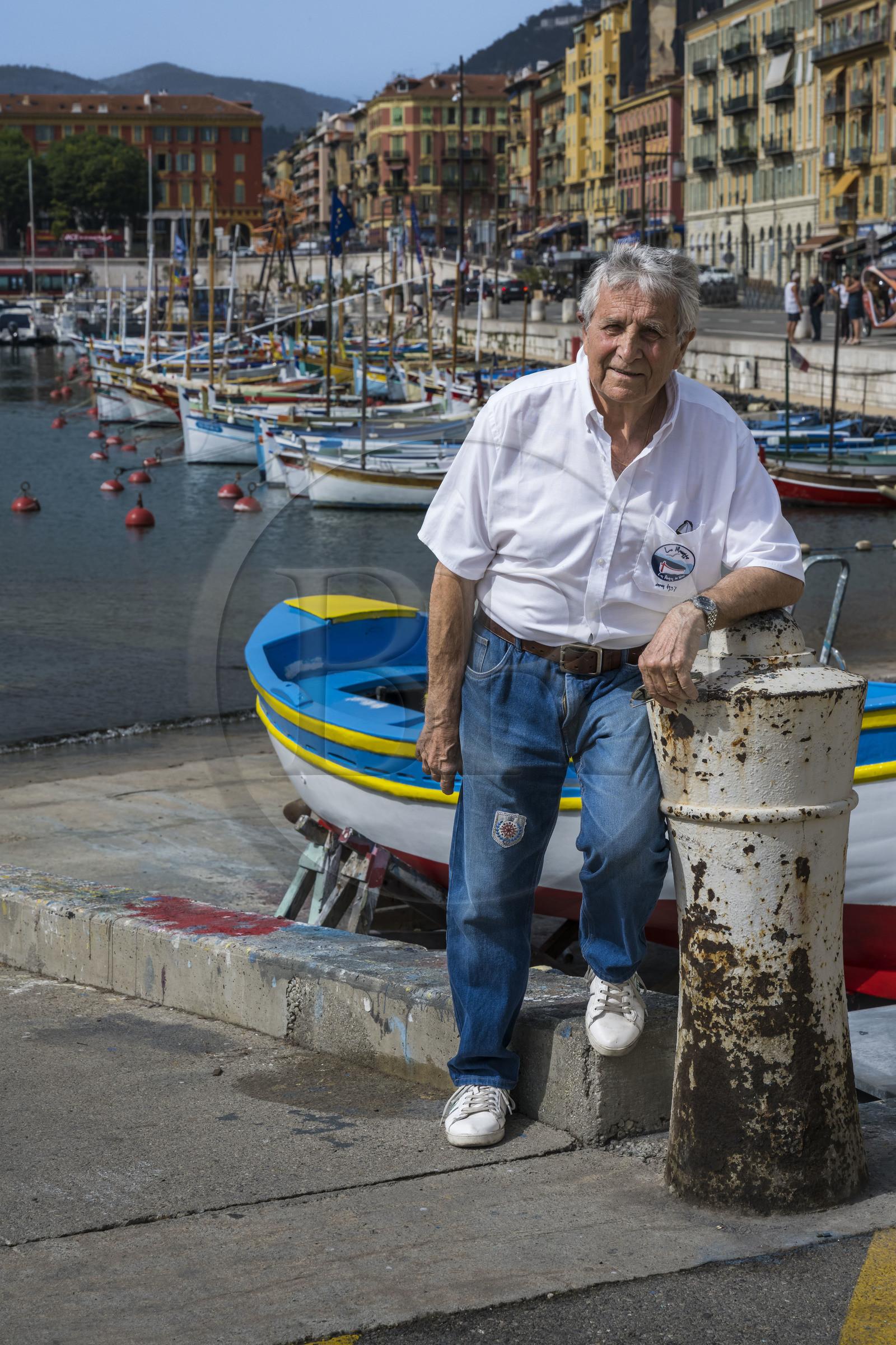 France, Alpes-Maritimes (06), Nice classée Patrimoine Mondial de l'UNESCO, le vieux port ou port Lympia, les pointus qui sont des bateaux de pêche traditionnels, Jean Paul Jean de l’association la Mouette