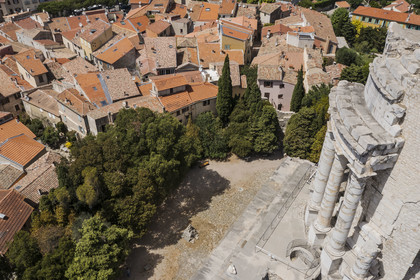 France, Alpes-Maritimes (06), La Turbie, Trophée d'Auguste ou Trophée des Alpes, monument romain édifié en l'an 6 avant J.-C. (vue aérienne)