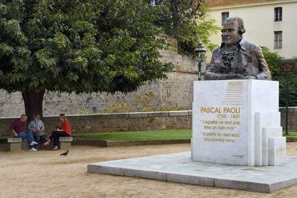 France, Corse-du-Sud (2A), Ajaccio, buste de Pascal Paoli au pied de la citadelle