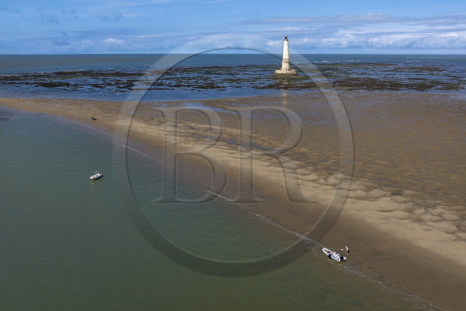 France, Gironde (33), le Verdon-sur-Mer, plateau rocheux de Cordouan à marée basse, phare de Cordouan, classé Patrimoine Mondial de l'UNESCO (vue aérienne)