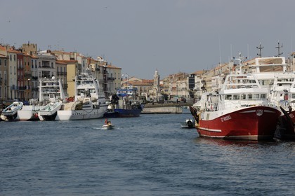 France, Hérault (34), Sète, canal Royal, thoniers et chalutiers à quai