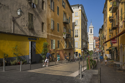 France, Alpes-Maritimes (06), Nice classée Patrimoine Mondial de l'UNESCO, le Vieux Nice, la rue Rossetti et le clocher de la Cathédrale Sainte Réparate en arrière plan