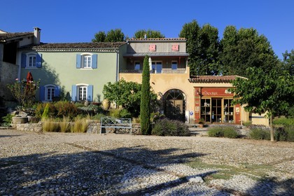 France, Var (83), Provence Verte, Bras, vers Saint-Maximin-la-Sainte-Baume, la maison d'hôtes Le Peyrourier, une campagne en Provence