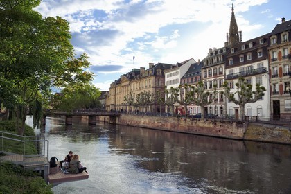 France, Bas Rhin, Strasbourg, old town listed as World Heritage by UNESCO, banks of Ill River quai des Bateliers turned into a meeting place for pedestrians and the cathedral
