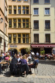 France, Rhône (69), Lyon, site historique classé Patrimoine Mondial de l'UNESCO, quartier de Saint-Paul dans le Vieux Lyon, place du Gouvernement et ses bouchons lyonnais