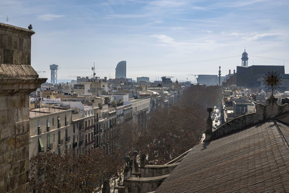 Spain, Catalonia, Barcelona, Las Ramblas District, Las Ramblas avenue which ends at the Column of Christopher Columbus and the cable car in the background