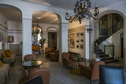 France, Bouches-du-Rhône (13), Arles, lobby de l'Hotel Nord-Pinus sur la place du Forum