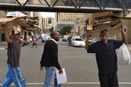 Afrique du Sud, province de Gauteng, Johannesburg, adolescents défavorisés dans le centre ville