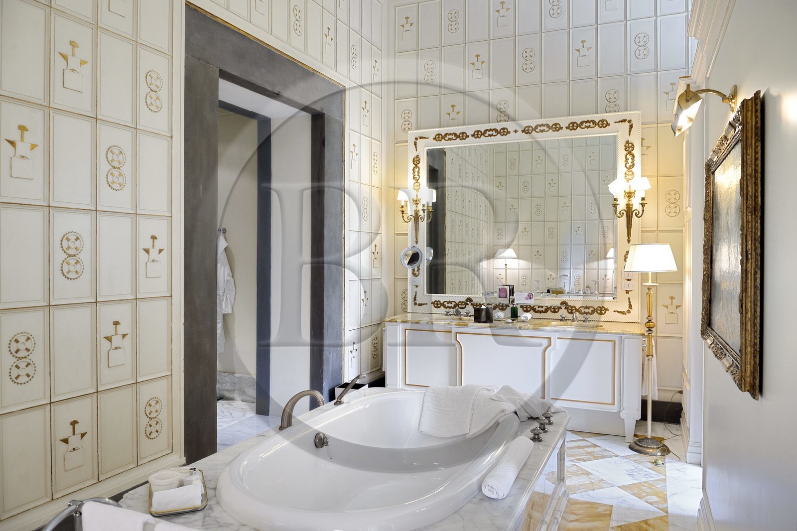 Italie, Toscane, Florence, centre historique classé Patrimoine Mondial de l'UNESCO, Palazzo Della Gherardesca, palace 5 étoiles Four Seasons Hotel Firenze, salle de bain de la suite royale