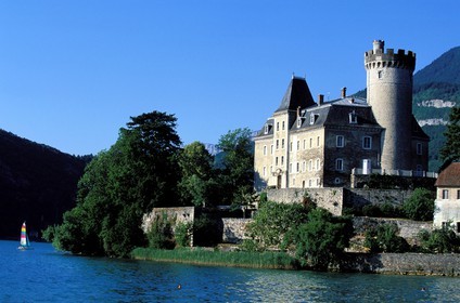 France, Haute-Savoie (74), Duingt, le château sur le lac d'Annecy