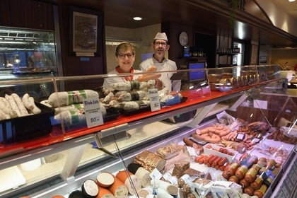 France, Bas-Rhin (67), Strasbourg, vieille ville classée au Patrimoine Mondial de l'UNESCO, artisan boucher et charcutier Frick Lutz dans la rue des Orfèvres