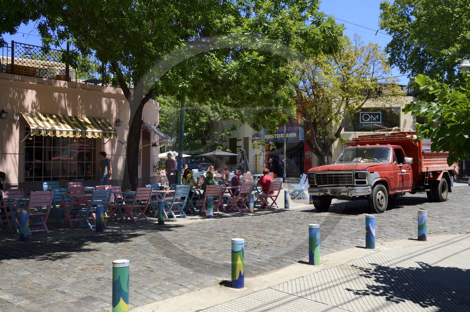 Argentina, Buenos Aires, Palermo district, Café terrace on Costa Rica street