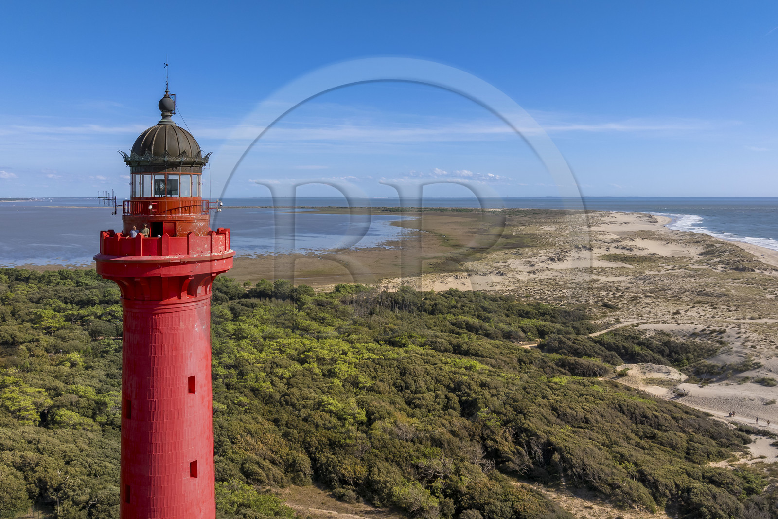 France, Charente-Maritime (17), Royan, La Tremblade, le Phare de La Coubre et la Côte Sauvage vers la Pointe de la Coubre (vue aérienne)